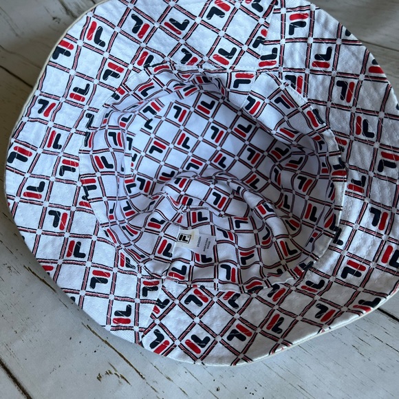 SOLD … FILA Bucket hat - Picture 6 of 7